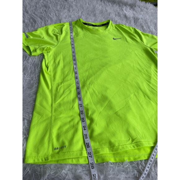 Nike running T-shirt activewear reflective Dri-Fit Men Sz L slightly used - Picture 2 of 6